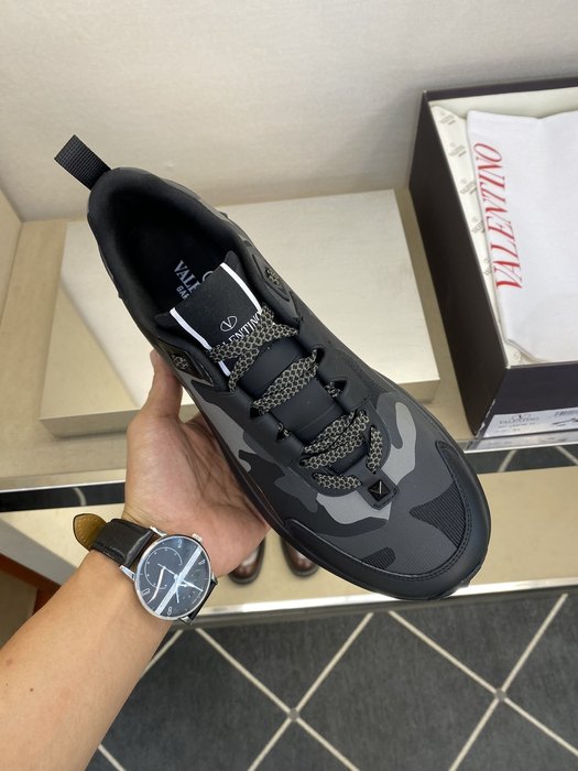 High-Quality Valentino Men's Shoes on Yupoo