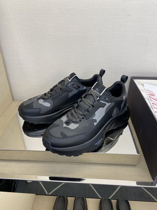 High-Quality Valentino Men's Shoes on Yupoo