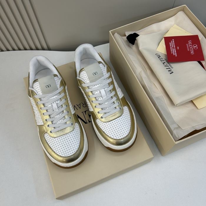 High-Quality Valentino Men's Shoes on Yupoo