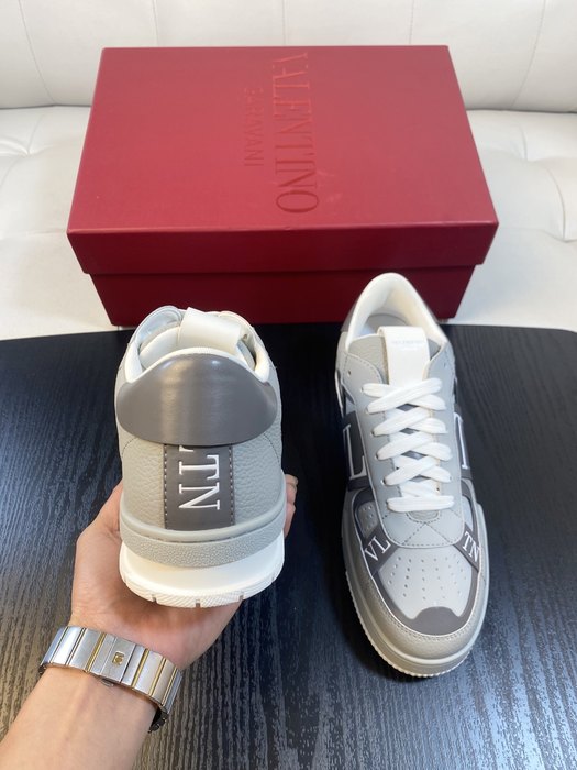 High-Quality Valentino Men's Shoes on Yupoo