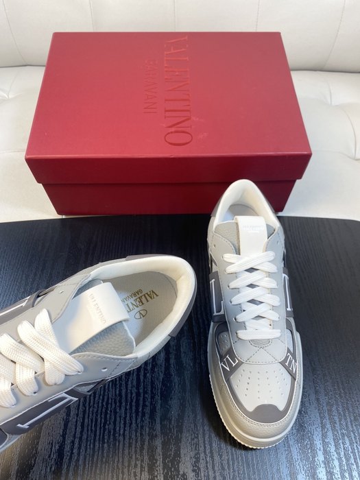 High-Quality Valentino Men's Shoes on Yupoo