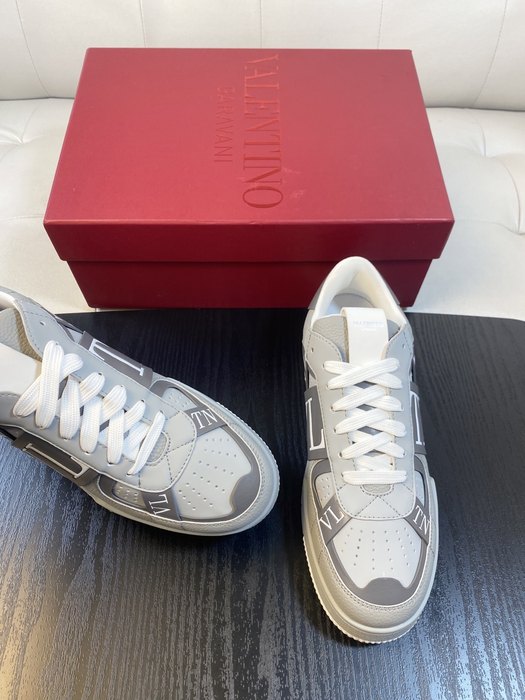 High-Quality Valentino Men's Shoes on Yupoo