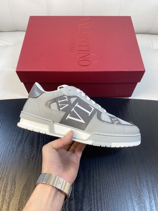 High-Quality Valentino Men's Shoes on Yupoo