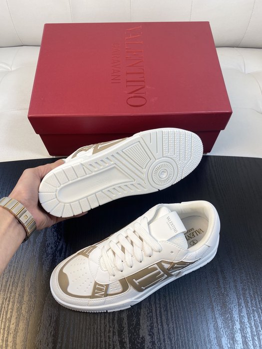 High-Quality Valentino Men's Shoes on Yupoo