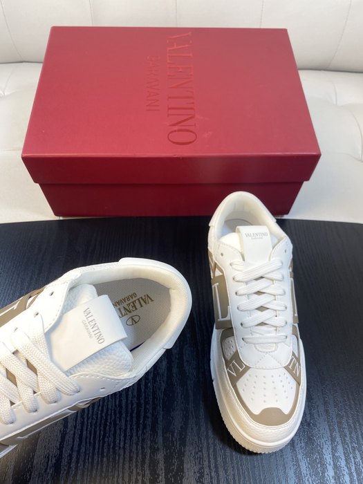 High-Quality Valentino Men's Shoes on Yupoo
