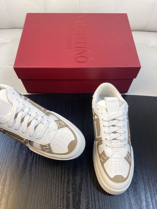 High-Quality Valentino Men's Shoes on Yupoo