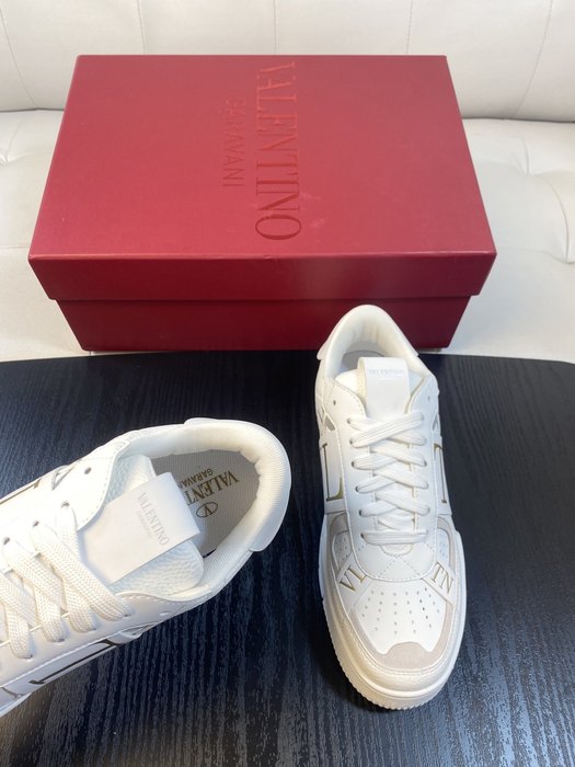High-Quality Valentino Men's Shoes on Yupoo