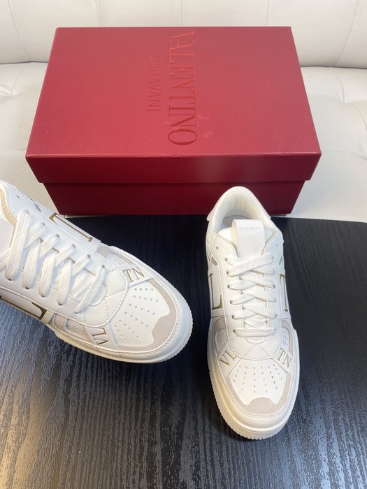 High-Quality Valentino Men's Shoes on Yupoo