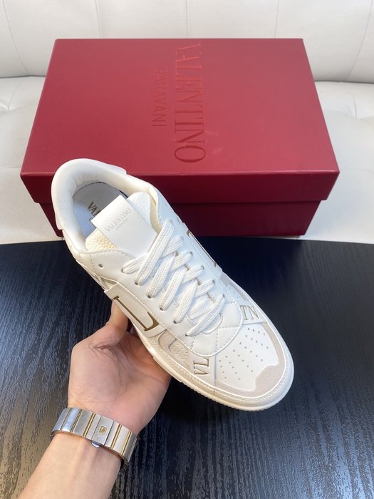 High-Quality Valentino Men's Shoes on Yupoo