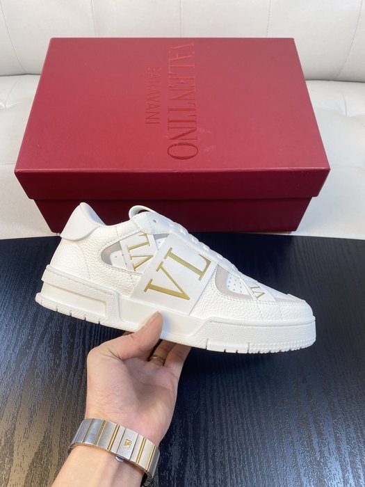 High-Quality Valentino Men's Shoes on Yupoo