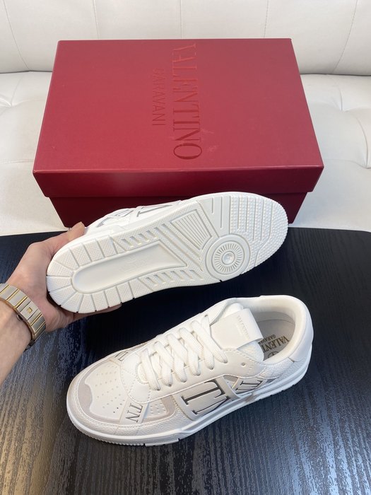 High-Quality Valentino Men's Shoes on Yupoo