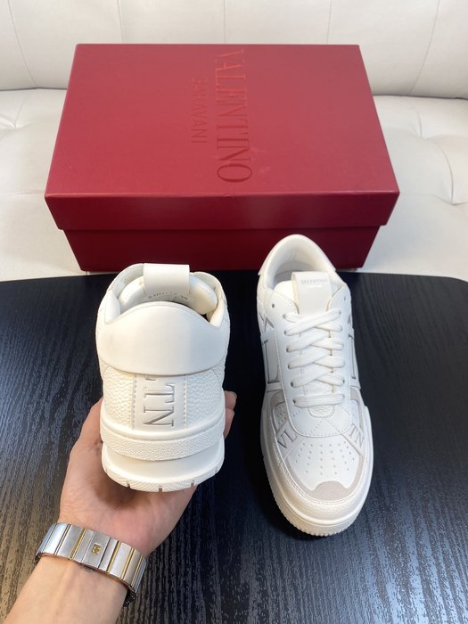 High-Quality Valentino Men's Shoes on Yupoo