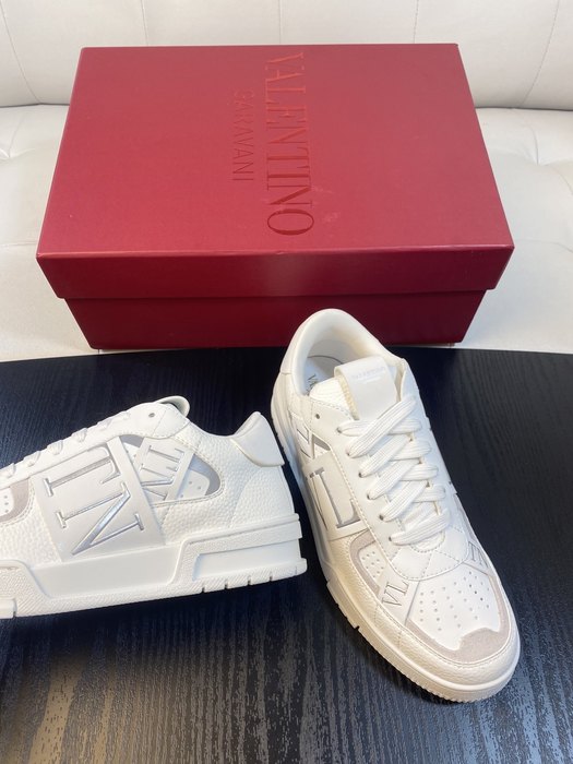 High-Quality Valentino Men's Shoes on Yupoo