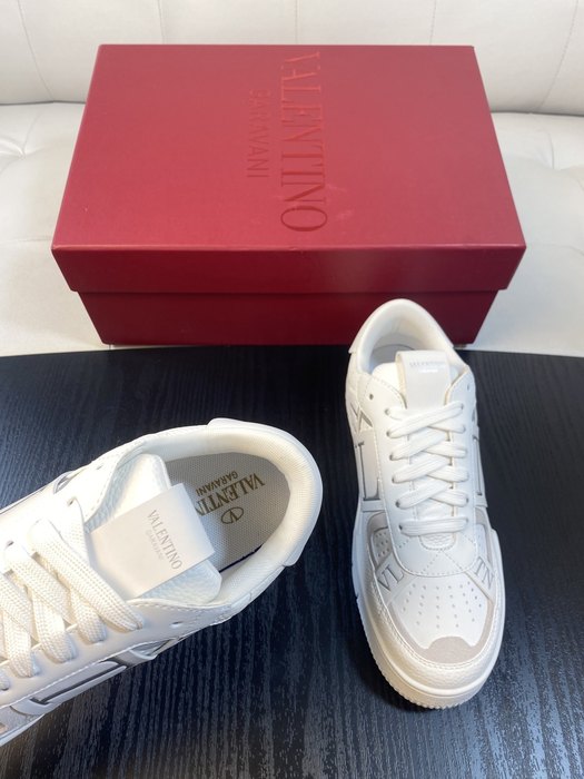 High-Quality Valentino Men's Shoes on Yupoo