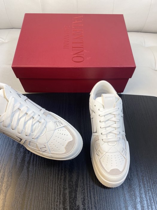 High-Quality Valentino Men's Shoes on Yupoo