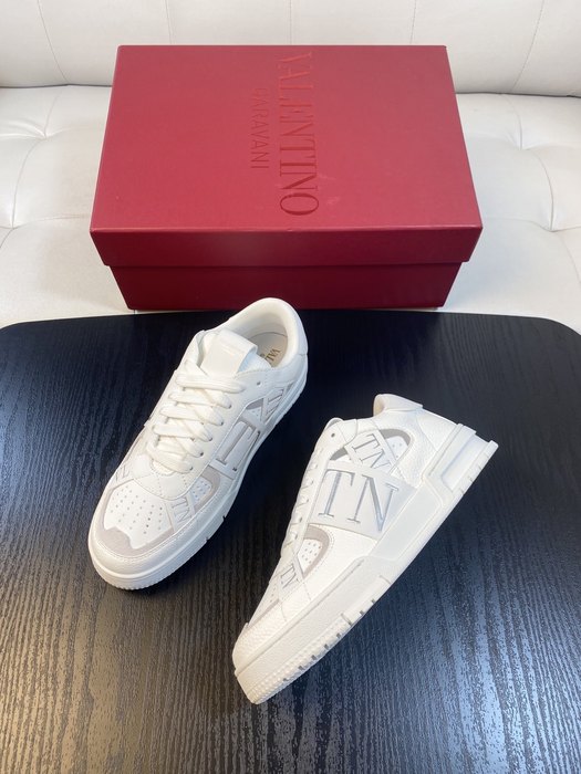 High-Quality Valentino Men's Shoes on Yupoo