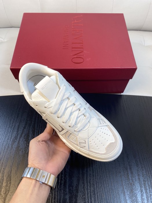 High-Quality Valentino Men's Shoes on Yupoo