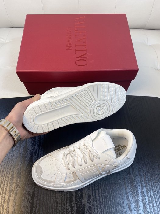 High-Quality Valentino Men's Shoes on Yupoo