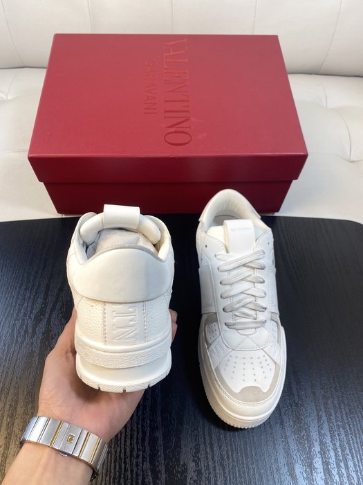 High-Quality Valentino Men's Shoes on Yupoo