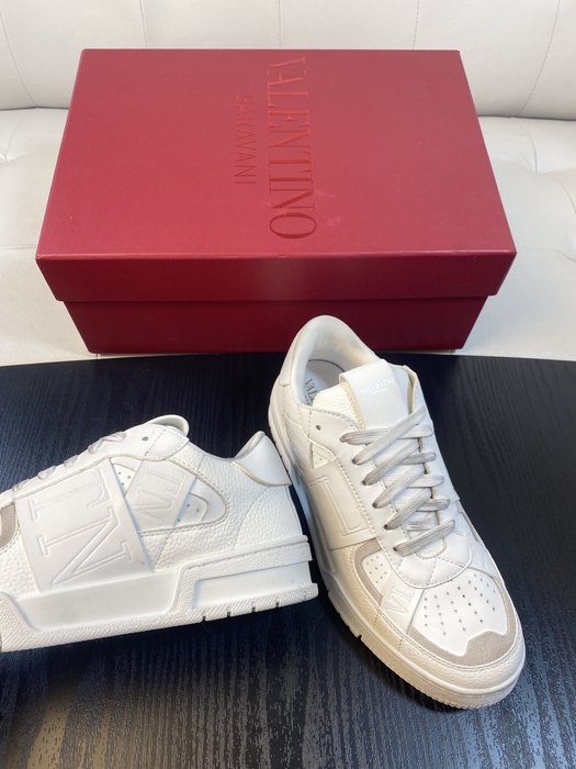 High-Quality Valentino Men's Shoes on Yupoo