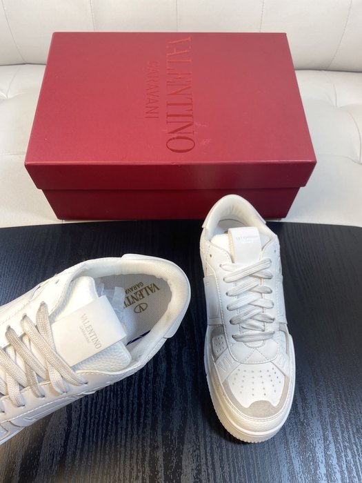 High-Quality Valentino Men's Shoes on Yupoo