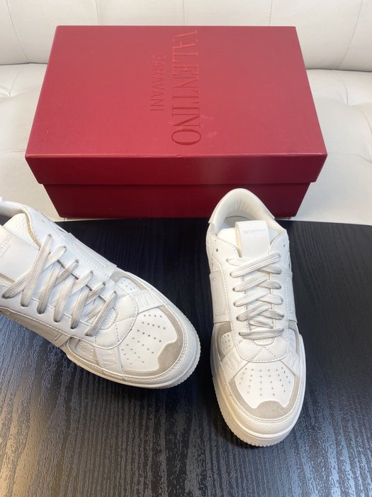 High-Quality Valentino Men's Shoes on Yupoo