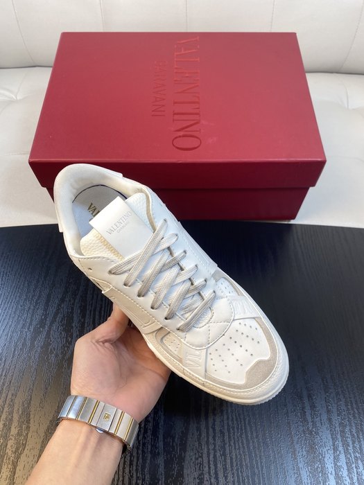High-Quality Valentino Men's Shoes on Yupoo