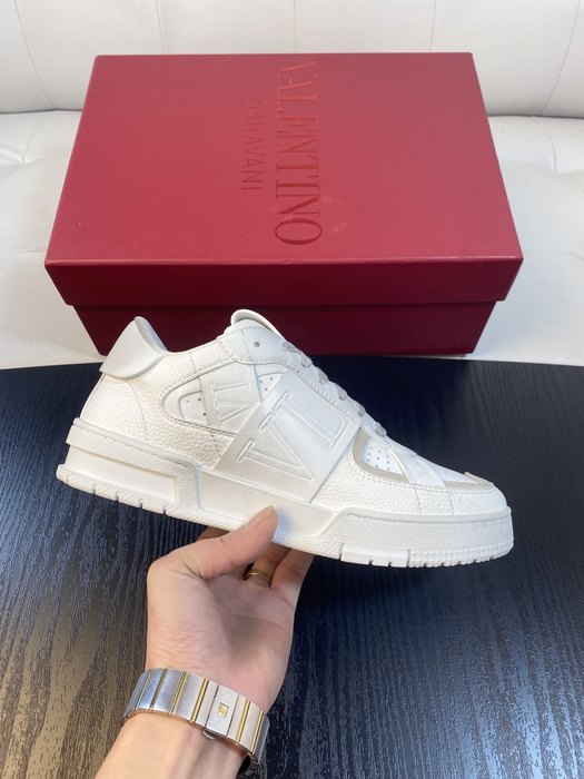 High-Quality Valentino Men's Shoes on Yupoo
