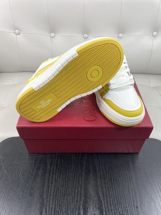 High-Quality Valentino Men's Shoes on Yupoo