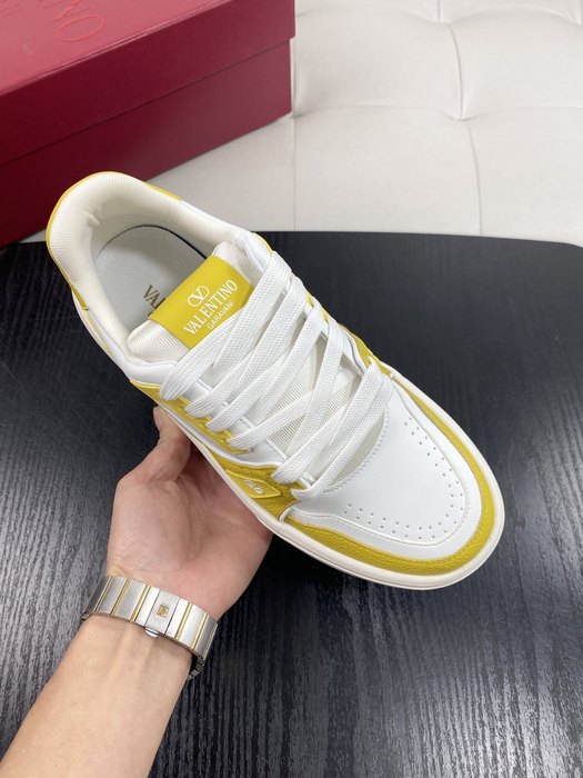 High-Quality Valentino Men's Shoes on Yupoo