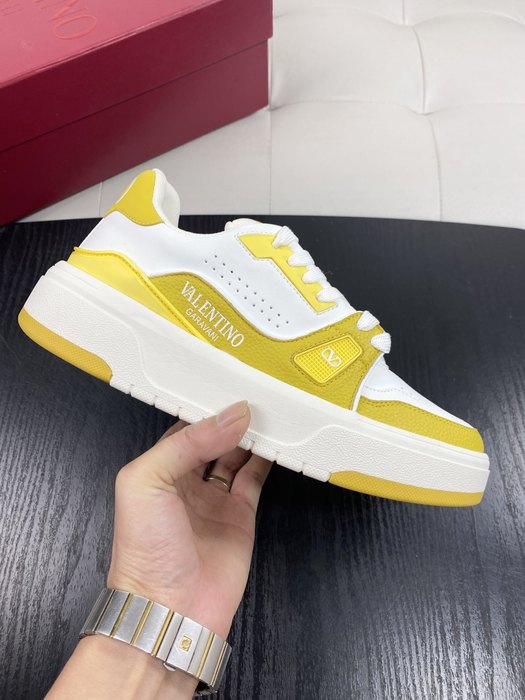 High-Quality Valentino Men's Shoes on Yupoo