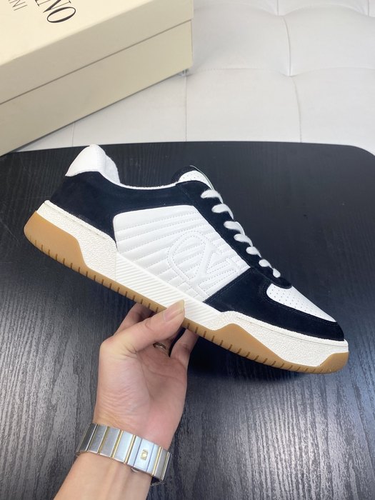 High-Quality Valentino Men's Shoes on Yupoo