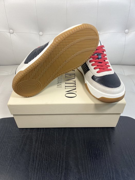 High-Quality Valentino Men's Shoes on Yupoo