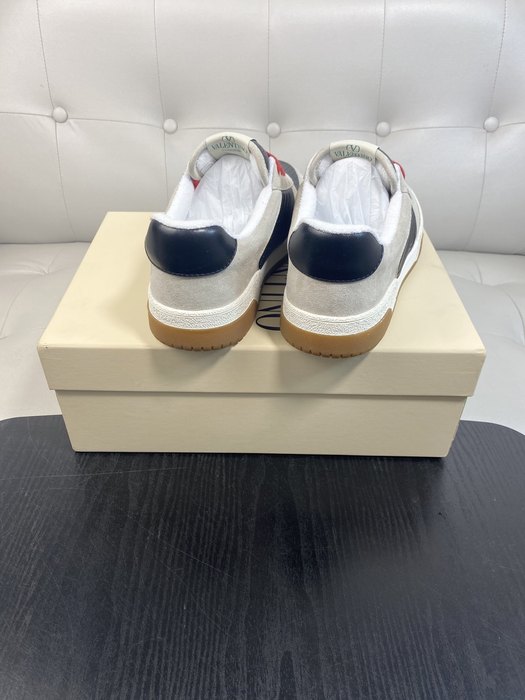 High-Quality Valentino Men's Shoes on Yupoo