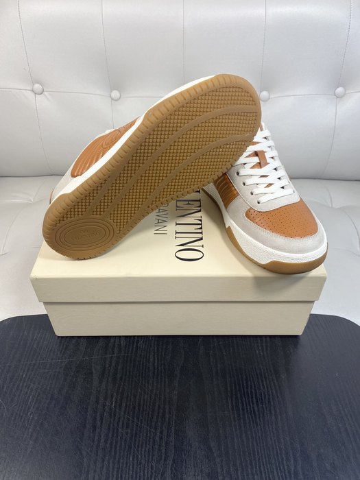 High-Quality Valentino Men's Shoes on Yupoo