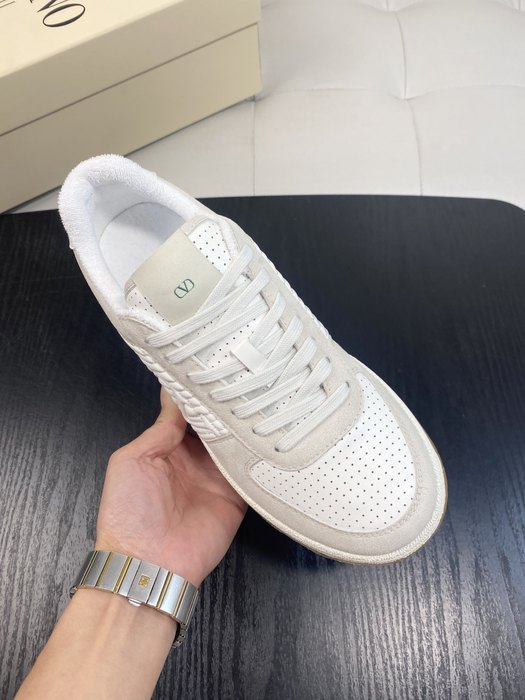 High-Quality Valentino Men's Shoes on Yupoo