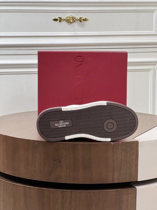 High-Quality Valentino Men's Shoes on Yupoo