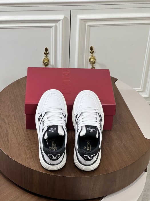 High-Quality Valentino Men's Shoes on Yupoo