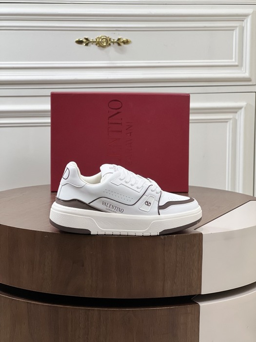 High-Quality Valentino Men's Shoes on Yupoo