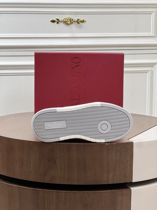 High-Quality Valentino Men's Shoes on Yupoo