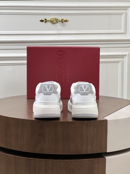 High-Quality Valentino Men's Shoes on Yupoo