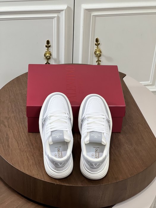 High-Quality Valentino Men's Shoes on Yupoo