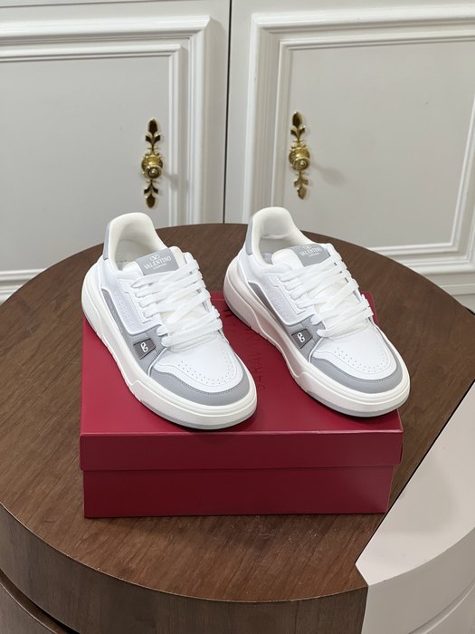 High-Quality Valentino Men's Shoes on Yupoo
