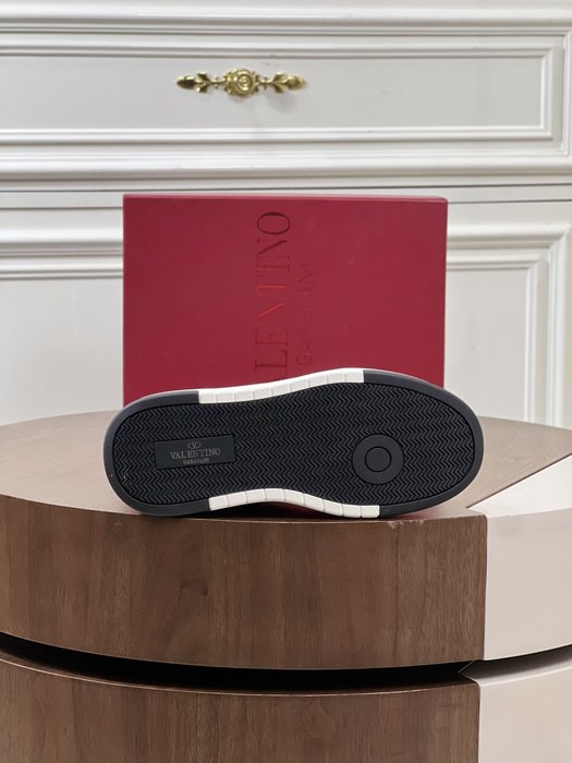 High-Quality Valentino Men's Shoes on Yupoo