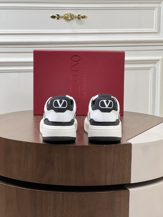 High-Quality Valentino Men's Shoes on Yupoo