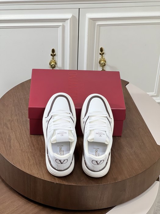 High-Quality Valentino Men's Shoes on Yupoo
