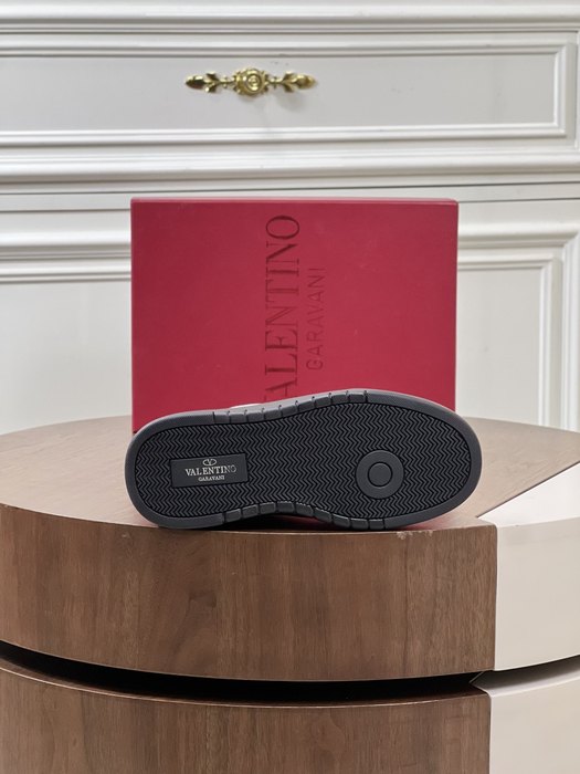 High-Quality Valentino Men's Shoes on Yupoo