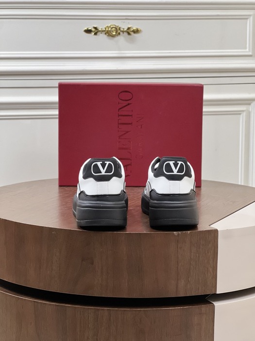 High-Quality Valentino Men's Shoes on Yupoo