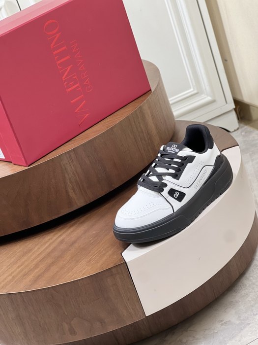 High-Quality Valentino Men's Shoes on Yupoo