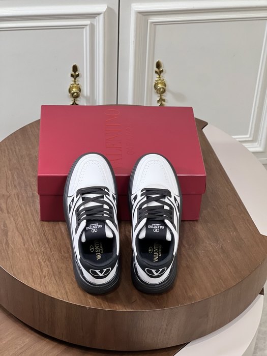 High-Quality Valentino Men's Shoes on Yupoo